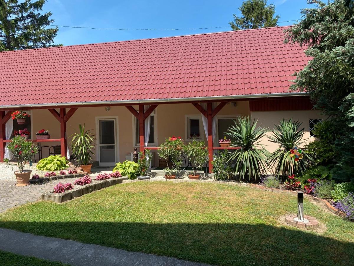 Do-Ti Apartmanház Balatonlelle Exterior foto