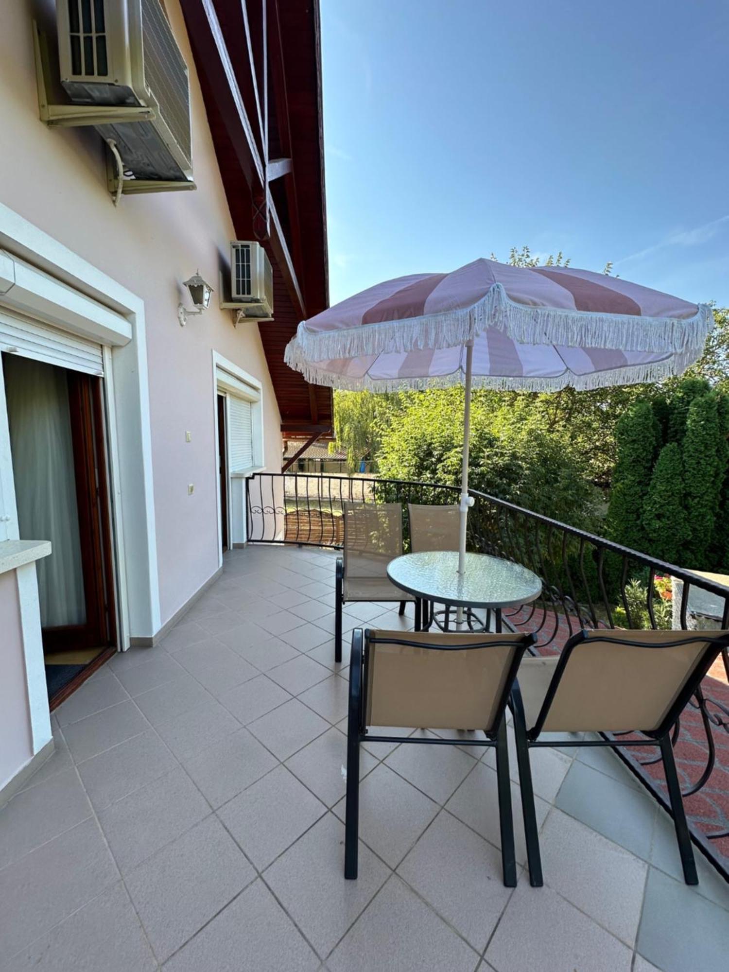 Do-Ti Apartmanház Balatonlelle Exterior foto